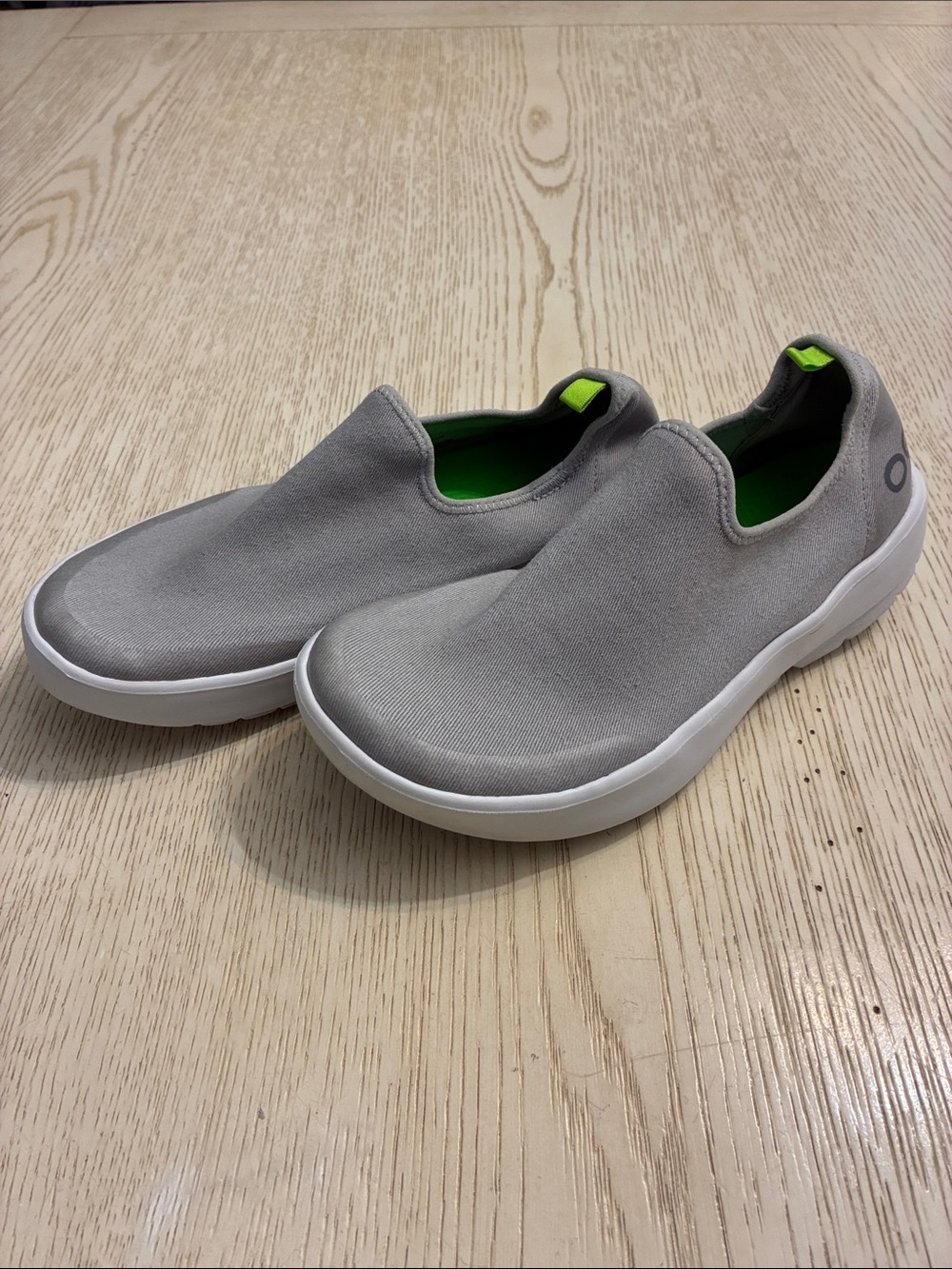 Women’s OOFOS OOmg eeZee Low Slip-On Sneaker Shoes (Grey)